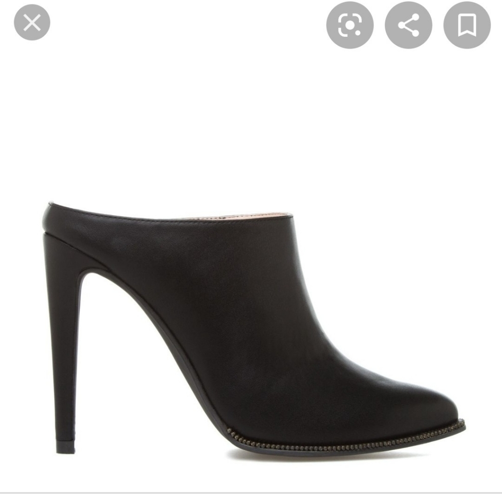 SLEEK MULES IN BLACK LEATHER